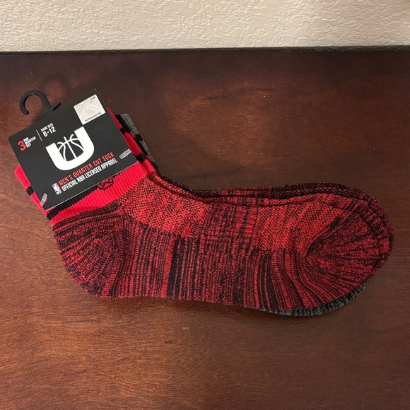 NBA Men’s Quarter Socks 3-Pack Red Black Sz 6-12 | Athletic Performance Gear - Picture 1 of 4